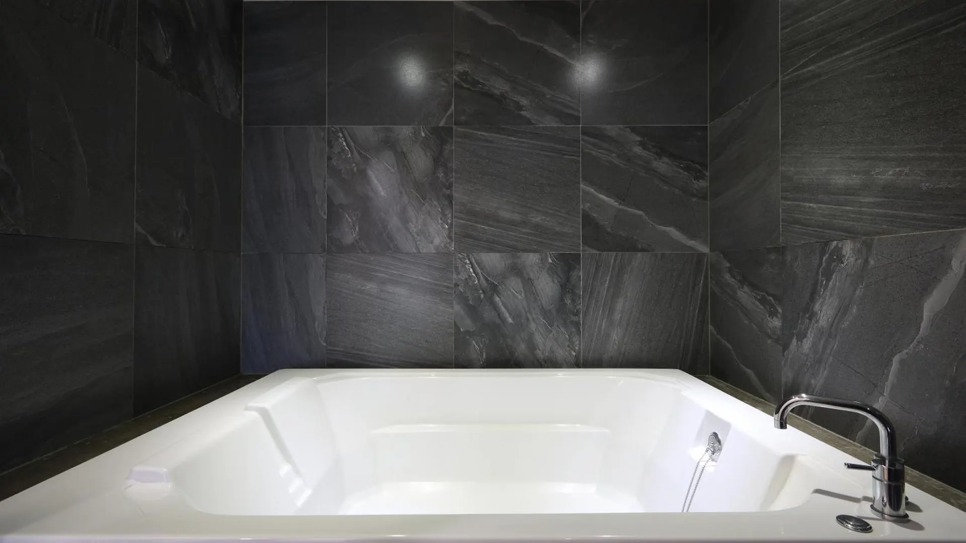 Trt Hotel Busan 3*,