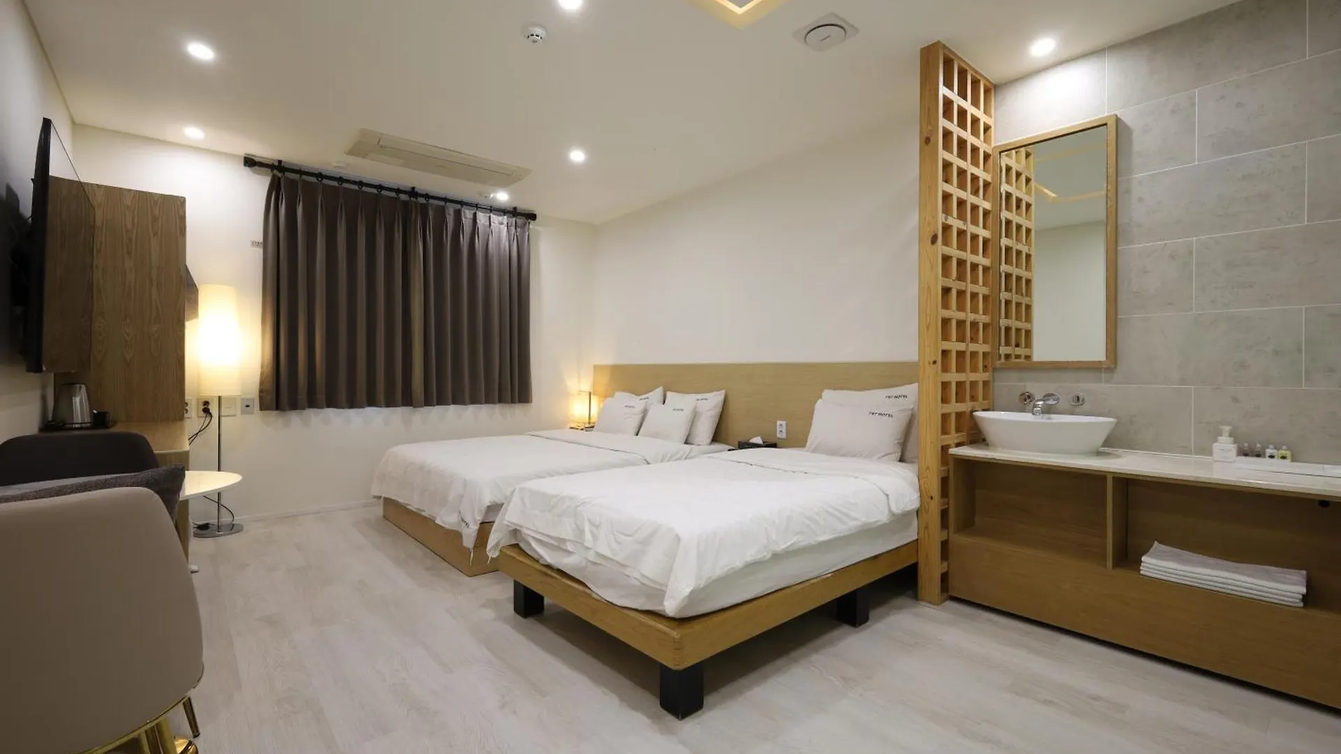 Trt Hotel Busan 3*,